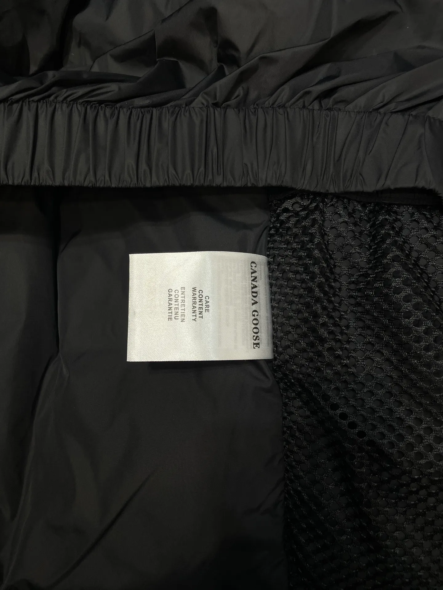 P910 special version 🌟 🇨🇦CANADA GOOES 24 new models 08 models/couple models Factory direct supply: supplying global purchasing agents, micro-business, entities, Tmall, high-end stalls and studio cooperation, free shipping! Canada Goose Expedition Parka 2008 is the same style for men and women. It is mid-length and the most timeless classic. All Arctic and Antarctic scientific expedition teams choose Canada Goose as their cold-proof equipment. It is the Rolls-Royce of down jackets. ➖ Industry-leading anti-counterfeiting chip sensing. ➖ Imported Behringer embroidery machines and customized embroidery labels, the highest level and industry leading. ➖ Imported Korean 21-count polyester-cotton blended original fabric, TC85 waterproof coated fabric, water-repellent, windproof and wear-resistant. ➖ The new national standard 80 white duck down is filled with an average of 520 grams of down. The amount of down filled is industry-leading. ➖ 100% nylon lining with double double-layer sealing design to prevent velvet running, and seamless thread design on the cuffs! ➖ Western Canadian Green Wolf Collar. ➖ Yoshida YKK provides original factory-customized electroplated sliders. YKK two-way lockable zippers are tight and smooth and do not peel off paint. ➖ 3M composite Velcro is durable and the accessories and hardware are all custom-made. Note: Our copywriting is only simple and clear. Instead of bragging about the copywriting, it is better to compare and understand with samples. Only for the purest goose, the most dedicated, the most professional, the highest quality, the highest cost performance!  Size:XS-XXL